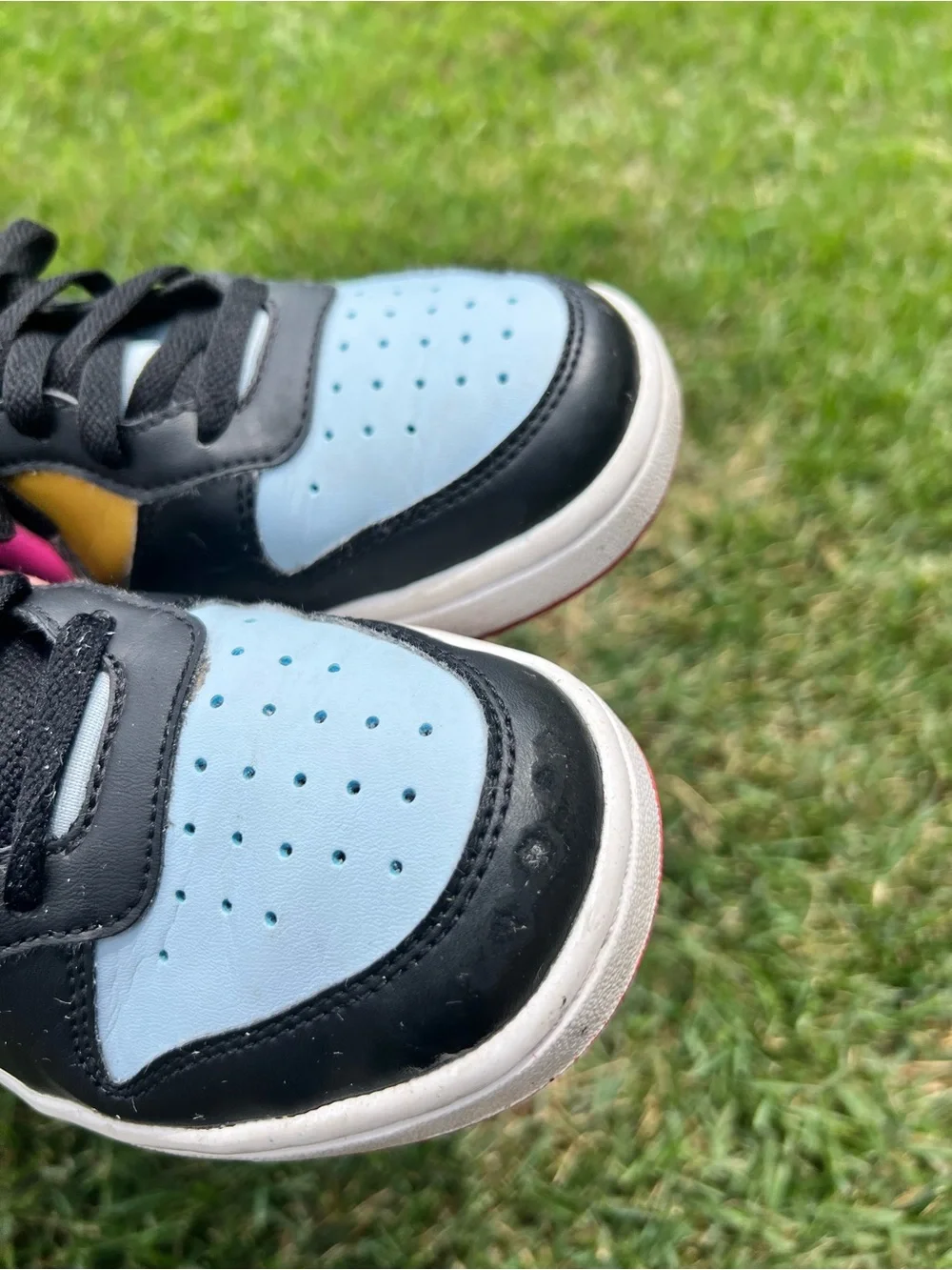 Nike Low-Top Sneakers in Light Blue, Black, Yellow & Pink